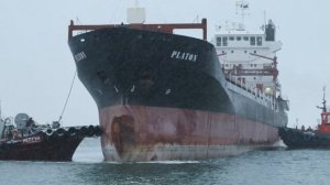 Сухогруз «Platon», порт Холмск