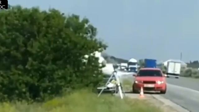 Des policiers et leur radar se font attaquer +18