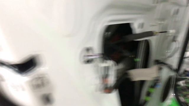Toyota RAV4. Процедура, направленная на снижение степени проникновения в салон посторонних звуков.