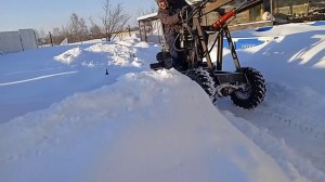 Минипогрузчик. Чистка снега.