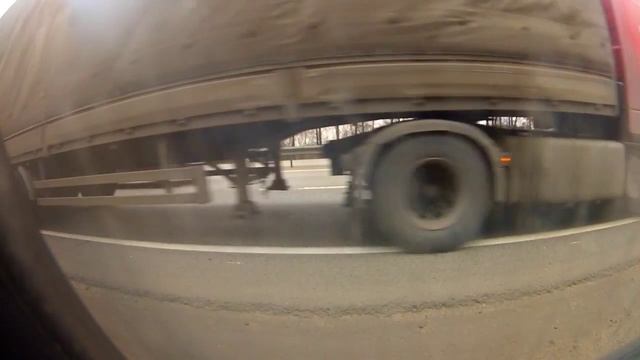 Фура с пробитым колесом смотреть онлайн