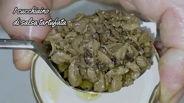 spaghetti alla salsa tartufata con cipolla tropea