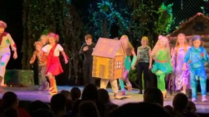 Рома в Ване в сарафане