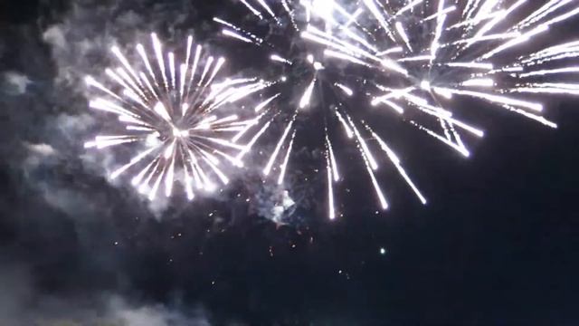 День Победы 2015. Праздничный салют смотреть онлайн