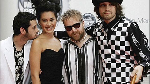 São Paulo - Guillemots смотреть онлайн