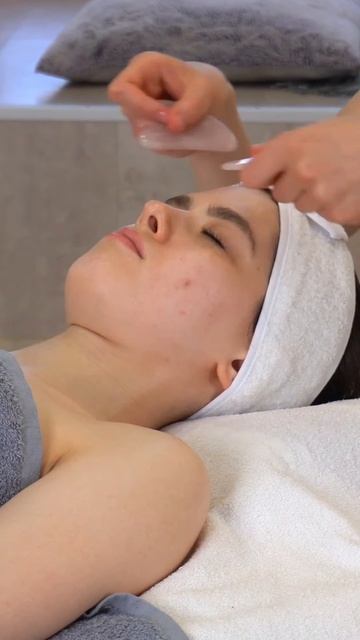 2 техники от отеков. Массаж Гуаша #обучениемассажу #массаж #массажистобразование #школамассажа смотреть онлайн