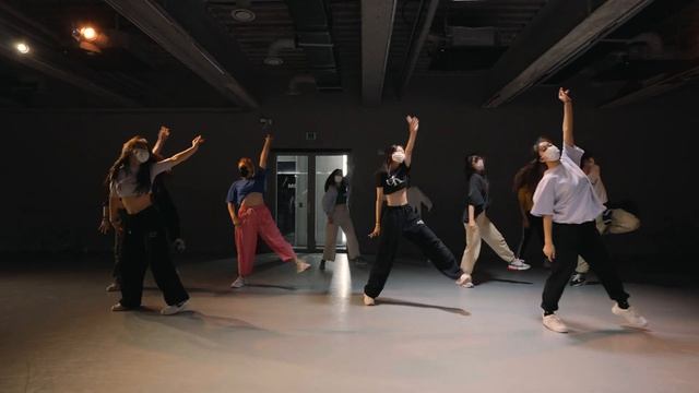 Ariana Grande - bad idea / Learner's Class смотреть онлайн