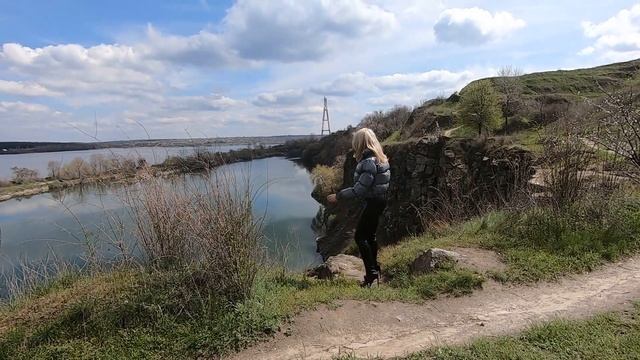 In outdoor: shiny puffer leather leggings and high heels boots.