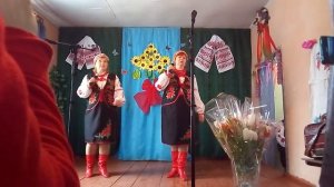 Тече вода в ярок.