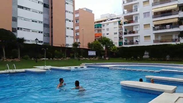 Бассейн для жителей нашего дома. Испания. смотреть онлайн