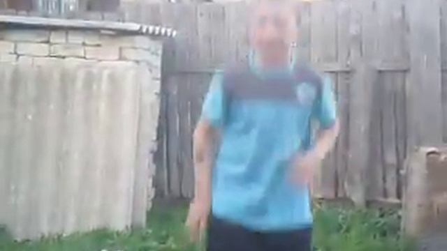 пацан танцует ему 7 лет