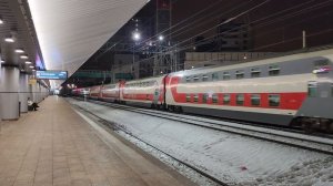 бодро бежит ТЭМ18ДМ-1807 с составом двухэтажных и прибывающая Иволга 4.0 ЭГЭ2Тв-028