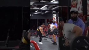 Уборщик Анатолий показывает КЛАСС  в спортзале!