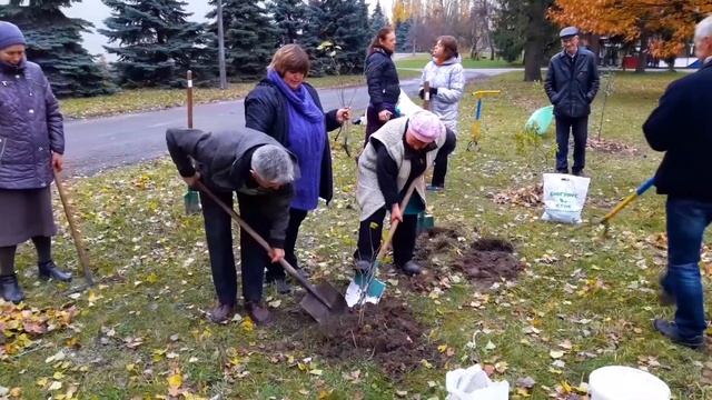 Святкуємо «День подяки Землі» – садимо дерева.