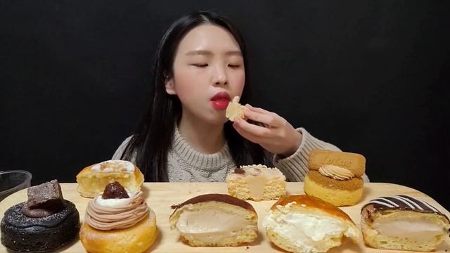 도넛 종류만 29가지?! 부산 "고니즈도넛" 여러가지 크림 도넛 구운 도넛 MUKBANG 초코브라우니 로투스 티라미수 Cream Donut 디저트 먹방