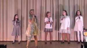 Новый год.. Cвет огней и зарницы от узоров на окне..Вокальная студия "Талисман", 24 декабря 2021г.