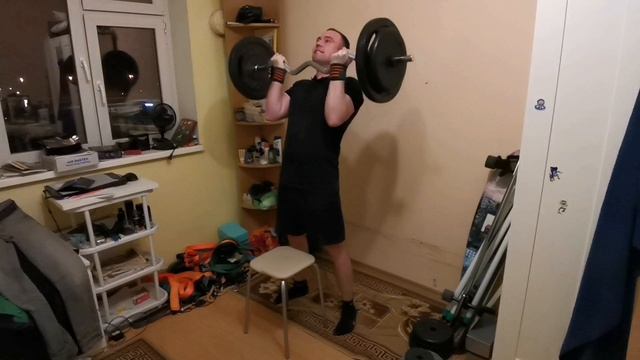 Тренировка подъема на бицепс