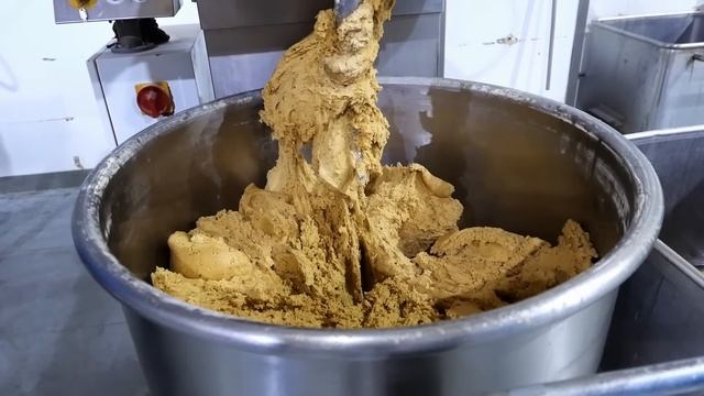 Индийская еда - Самая хрустящая закуска из лапши! Биканер Индия смотреть онлайн