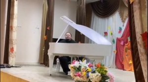 Сын Никаса Сафронова пианист Лука Затравкин дал благотворительный концерт в Татарстане