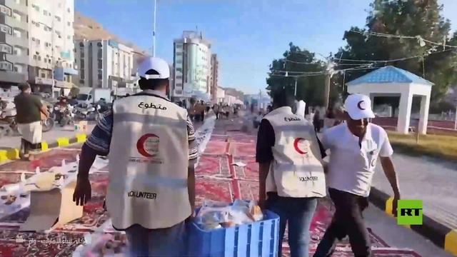 اليمن.. أطول مائدة إفطار رمضانية في المكلا برعاية الهلال الأحمر الإماراتي