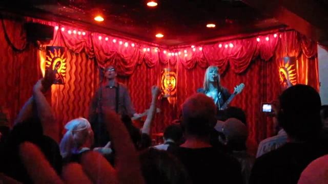 The Muffs- "Lucky Guy" смотреть онлайн