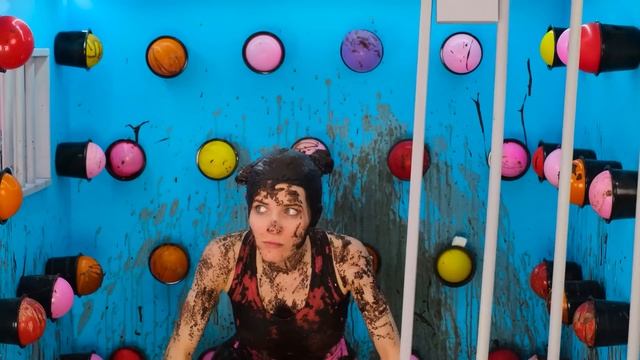 1000 Загадочных Кнопок И Только Одна Тебя Спасет | Смешные моменты от PaRaRa Challenge смотреть онлайн