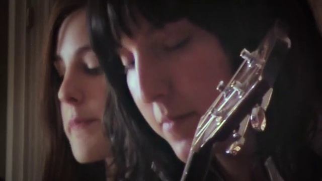 Michelle Blades live @ Juan's place "Alligator" (Grizzly Bear cover) смотреть онлайн