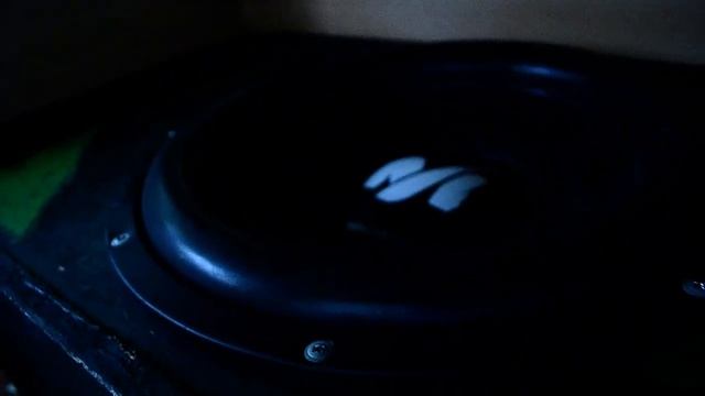 Автомобильный сабвуфер дома ( Alphard Machete 15 ) Раскачивает дом #3 смотреть онлайн