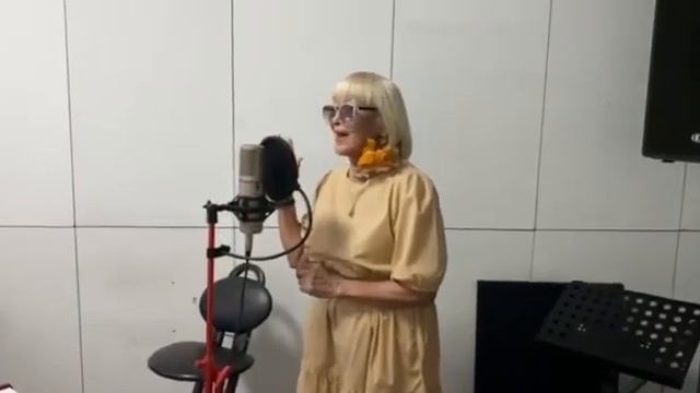 Әні: Жандос Қаржаубай, сөзі: Ақжол Түменбай орындаушы Сахан Мейрембекова /cover/ смотреть онлайн