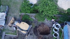 Колодец из жб колец с пазом, копаем экскаватором