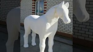 Процесс работы создания лошади из пенопласта