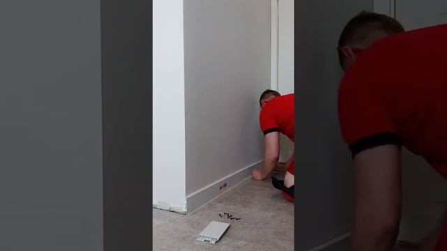 Установка плинтуса Идеал Дюра