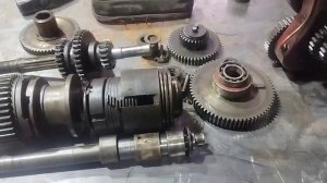 Полная разборка и дефектовка коробки подач фрезерного станка