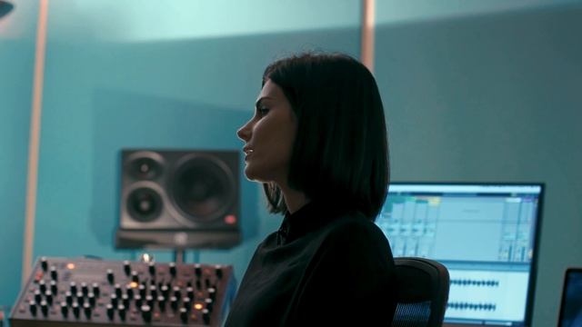 Novation // Rebekah x Peak смотреть онлайн