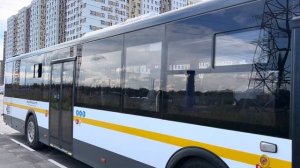 Автобус ЛиАЗ-5292.65-03 2024 следует по маршруту 1225C ”Школа(Вертолётная ул.) - м. Новокосино”