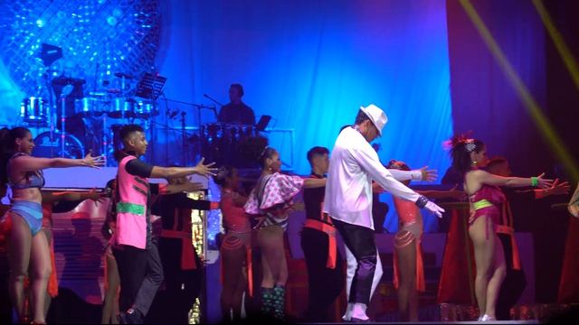 Michael Jackson Salsa Fusion at Delirio in Cali, Colombia (Brando Perez Solo) смотреть онлайн