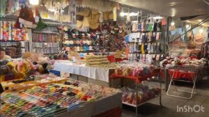 Ночной рынок  Пратамнак , рядом с Аквапарк Паттайя. Декабрь 2023.