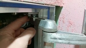 Как отрегулировать люк скрытого монтажа.