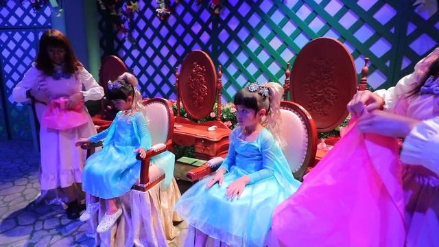 หนูยิ้มหนูแย้ม | เที่ยวฮ่องกงดิสนีย์แลนด์ EP3 | แปลงโฉมเป็นเจ้าหญิงเอลซ่า смотреть онлайн