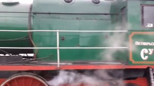 Паровоз серии Су-250-74 отъезжает от балтийского вокзала.