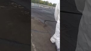 заливаем резиновый битум. для крыши, подпишите мой канал, ставьте лайк. 👍👍👍👍