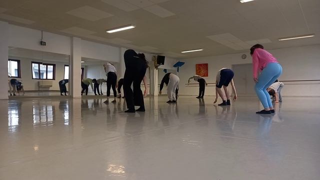 Урок_19. Разминка-1. Джаз-модерн. 23.12.2023. смотреть онлайн