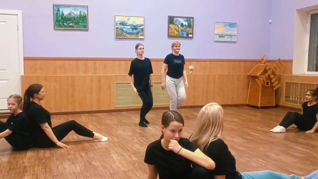 В предвкушении чудесного яркого праздника 8 Марта смотреть онлайн