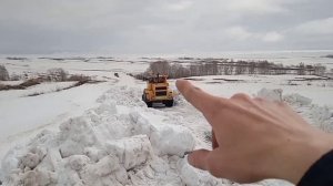 Бьём на Кировце мокрый снег.К-700 чистим дорогу