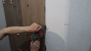 Комбинированная отделка стен плиткой в душевой часть 2.