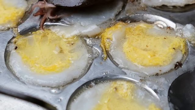 Вьетнамская уличная еда - Вкуснейшие блинчики с морепродуктами во Вьетнаме! смотреть онлайн