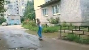 "упала со скейта 2,очень больно и смешно ,канал DJ SHOW"