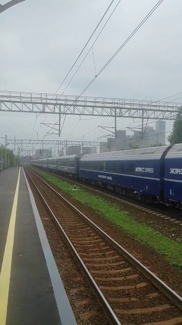 ЭП2К-034 с фирменным поездом 003А "Экспресс" Санкт-Петербург-Москва на станции Лихоборы #ржд #эп2к смотреть онлайн