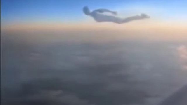 не извесный существа летит