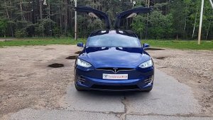 Шоу-Презентация от Tesla Model X